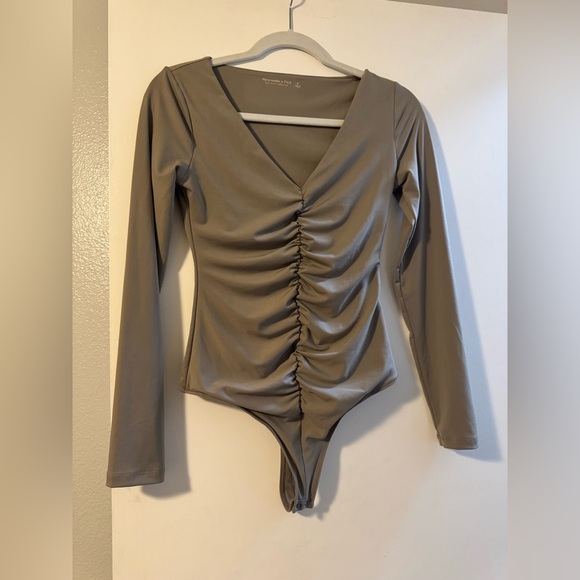 Abercrombie & Fitch Tops - Abercrombie & Fitch Ruched Long Sleeve Bodysuit